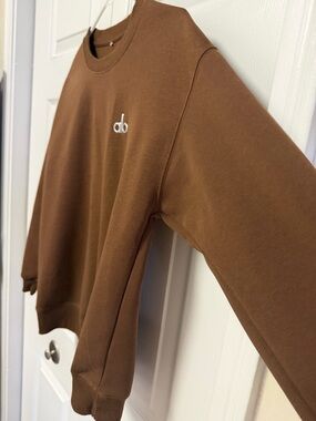 ALO Yoga Brown Crewneck Sweatshirt with Embroidered Logo